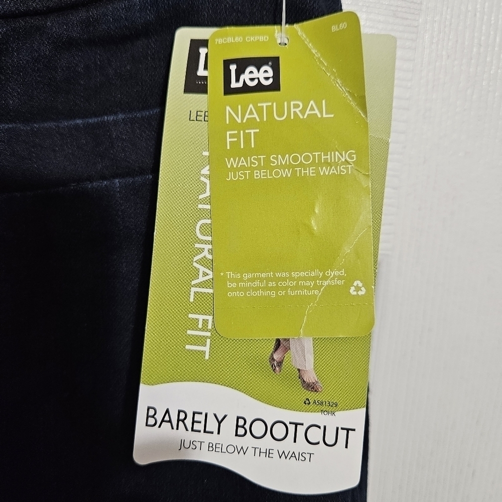 Lee Natural Fit Barely Bootcut Pull On Jeans Size 12 Short - Picture 14 of 14